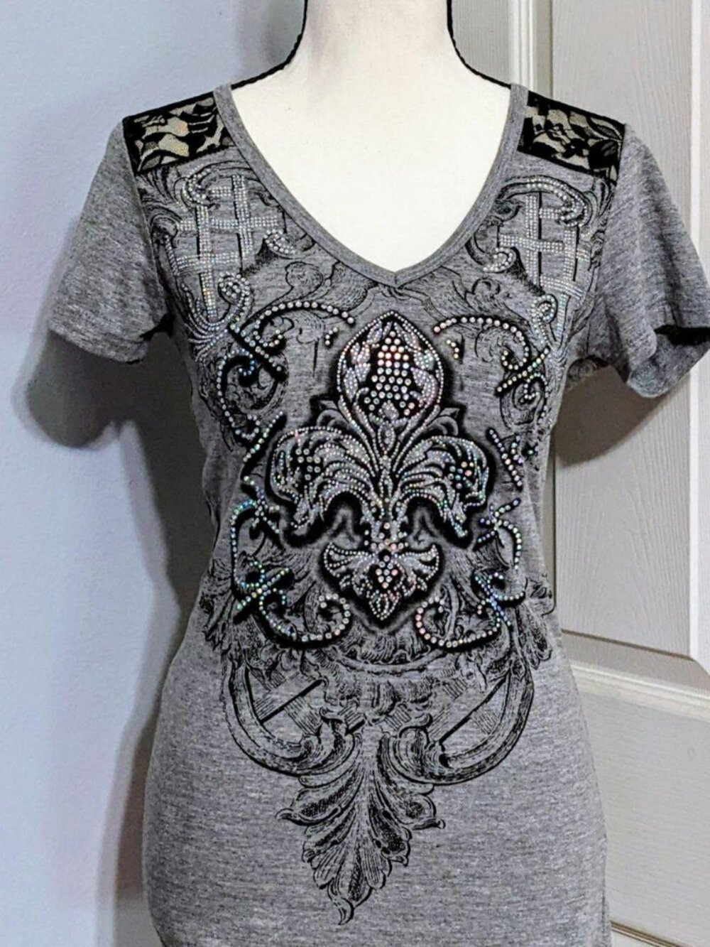 Vintage Vocal Rhinestone Fleur De Lis Graphic Tee Gray Lace Shoulder Medium M